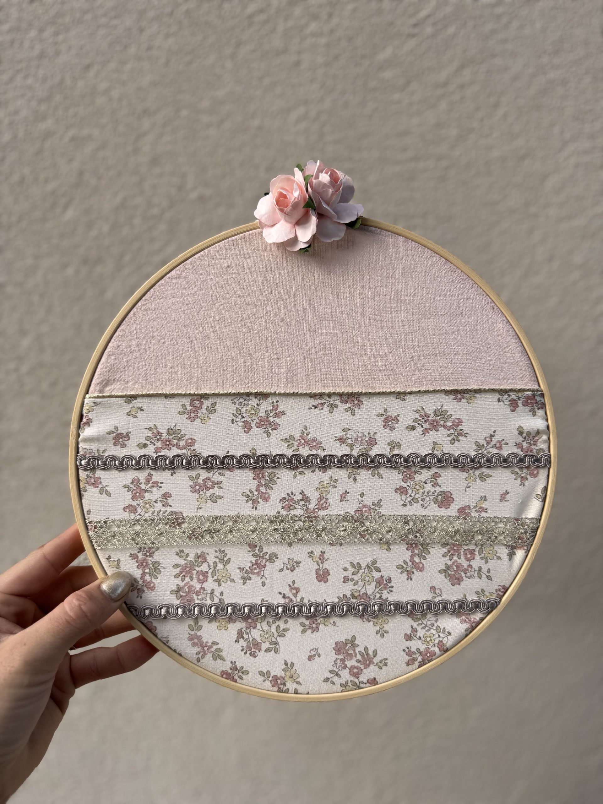 PORTE BARRETTES « Bouquet romantique poudré » BRODÉ – Image 3