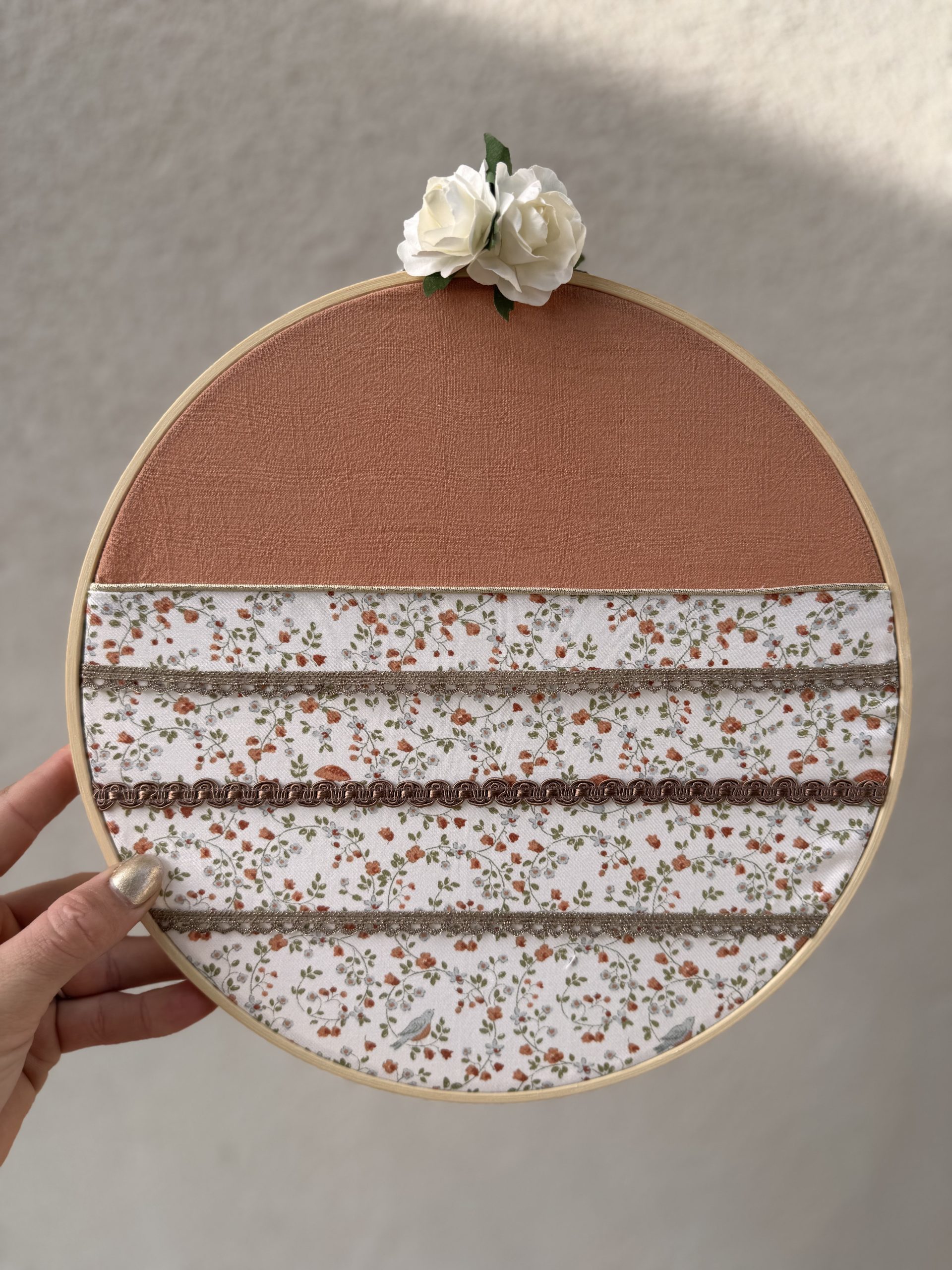PORTE BARRETTES « Plume d’automne » BRODÉ – Image 3