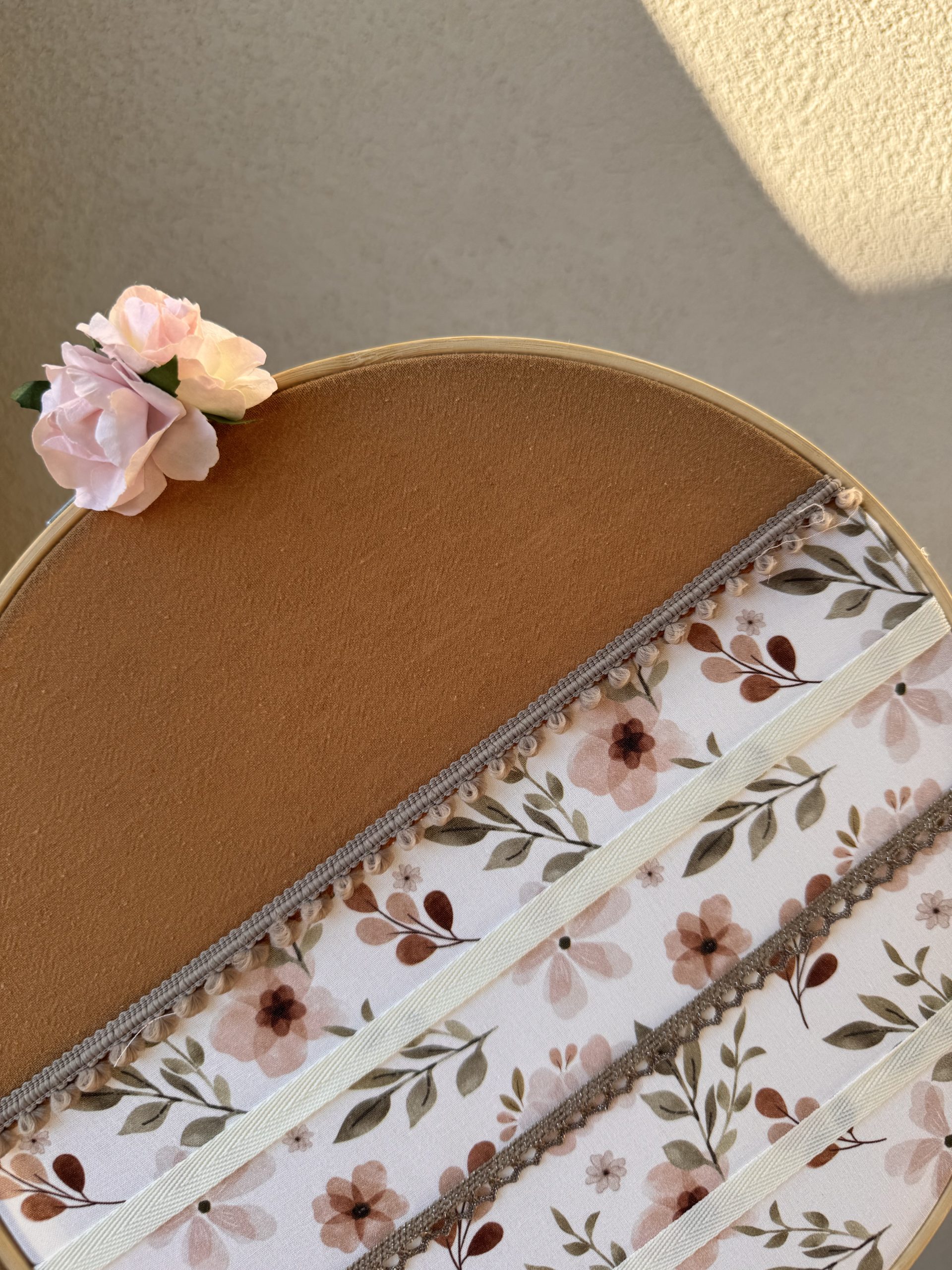 PORTE BARRETTES « Rosée sauvage » BRODÉ – Image 2